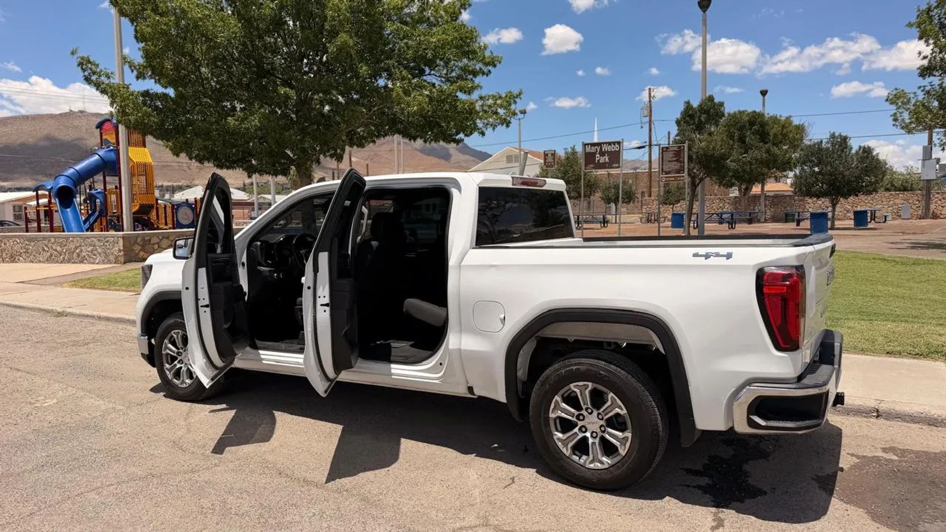 gmc sierra 1500 2023 1GTUUBED6PZ181172 image gmc sierra 1500 2023 1GTUUBED6PZ181172 image